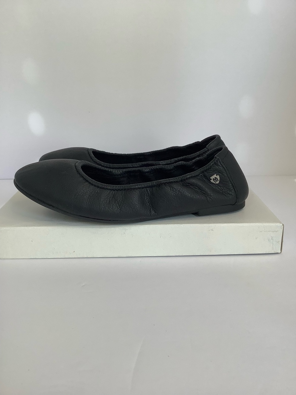 Minnetonka-Black Anna Ballerina Flats-100% Leather-Women’s Size 6.5